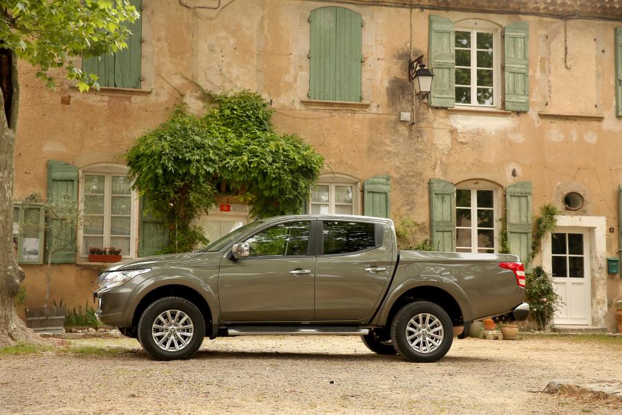 Mitsubishi L200 Double Cab 2015 года  (фото 18 из 29)